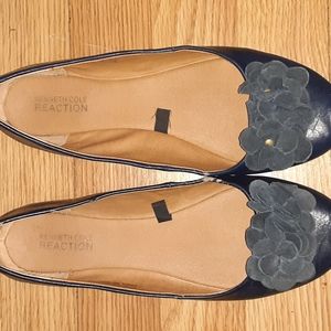Kenneth Cole Reaction Navy blue with Flowers slide on flats